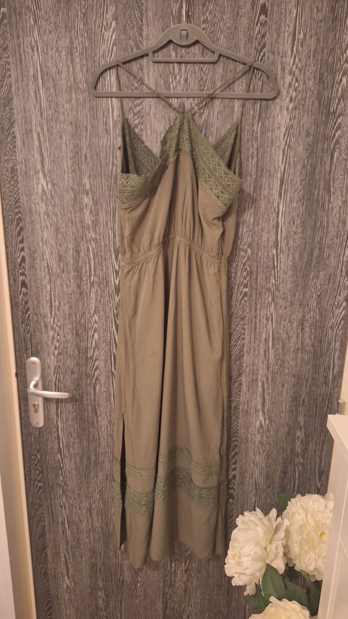 Robe longue bohème à bretelles fines kaki - photo numéro 2