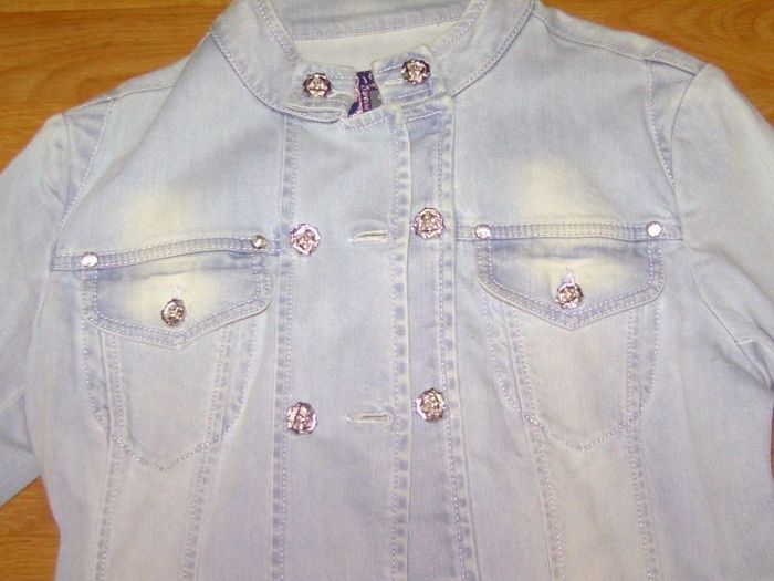 Veste CAPPOPERA jean bleu clair jolis boutons taille 38/40 TBE