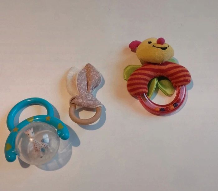 Lot de 2 Hochets et anneau de dentition