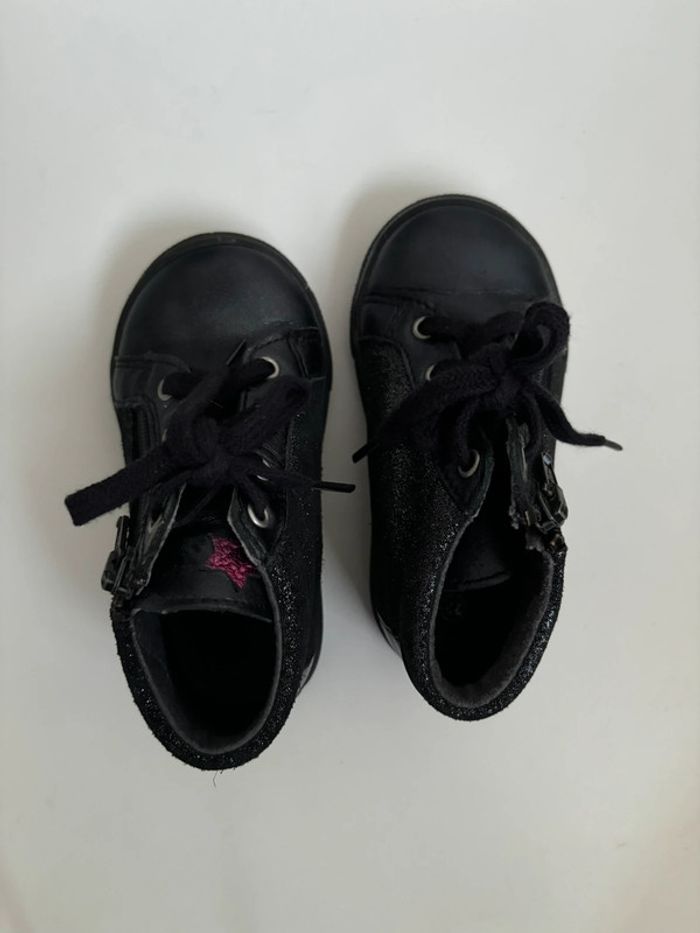 Chaussures montantes pointure 22 - photo numéro 4