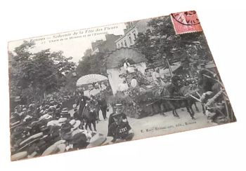 Carte postale ancienne  Rennes (Ille-et-Vilaine)   Souvenir de la Fête des Fleurs