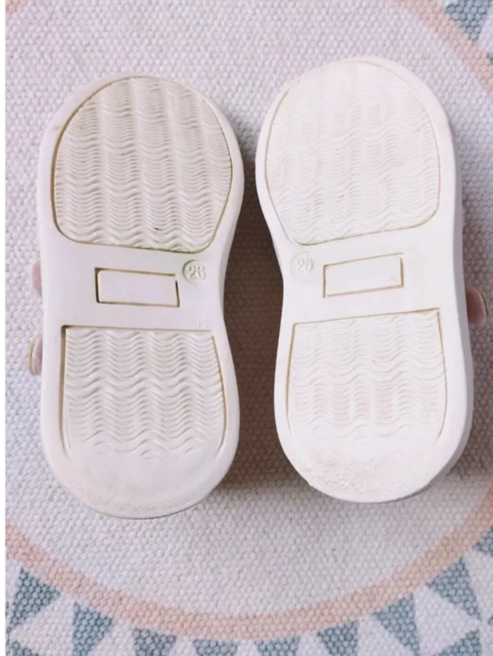 Lot de 2 paires de baskets T26 Bon État - photo numéro 8