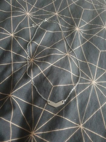 Collier neuf jamais mis