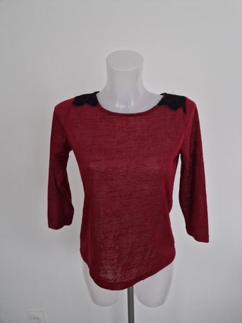 Haut bordeaux transparent avec épaules brodées Mim
