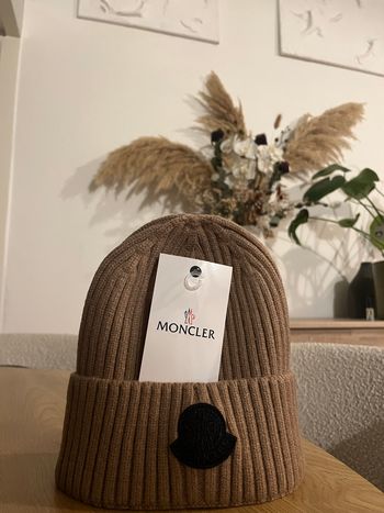 Bonnet Moncler couleur Camel