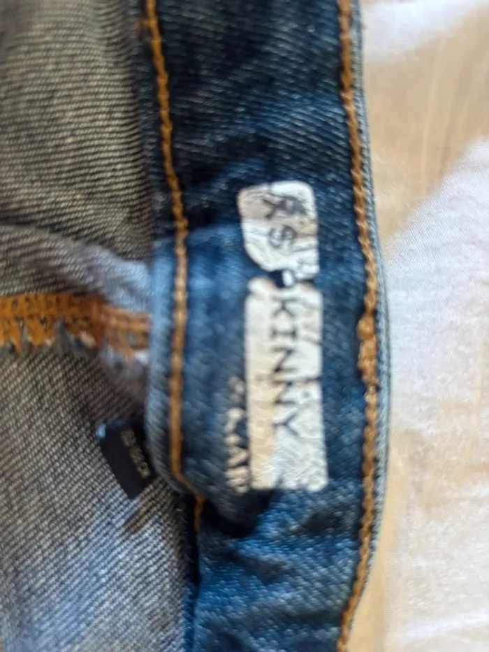 Jean skinny troué kiabi - photo numéro 4