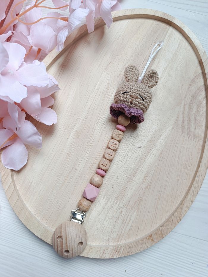 Attache tétine lapin crochet