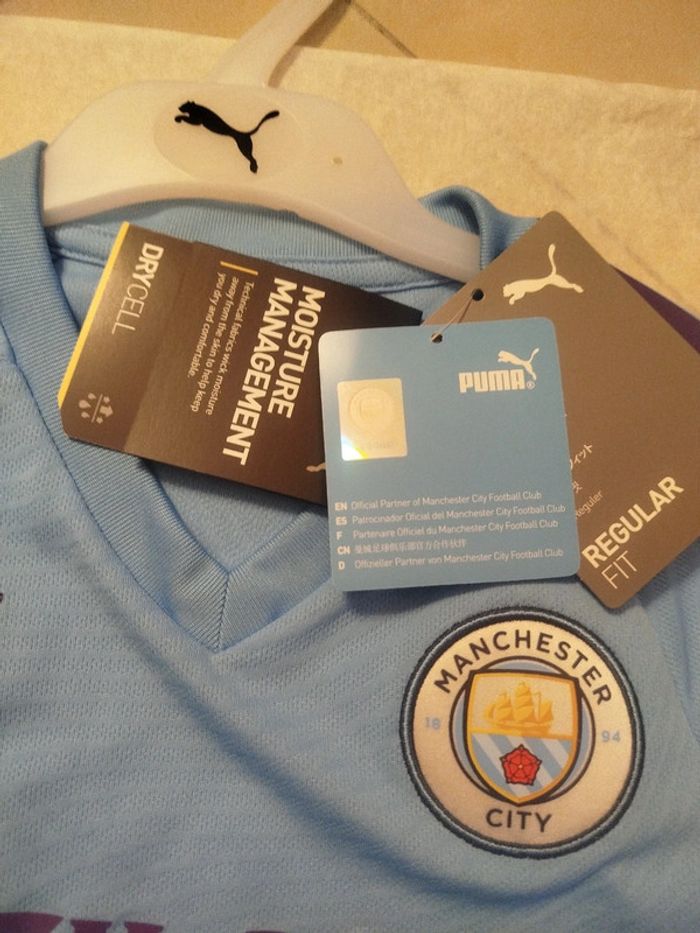 Tenue de foot Puma, équipe Manchester City taille 4/5  ans authentique neuf - photo numéro 8