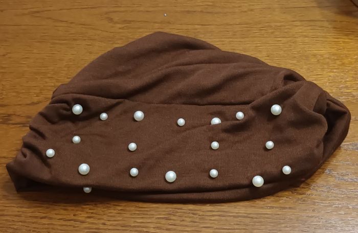 Bonnet femme avec perles - photo numéro 2