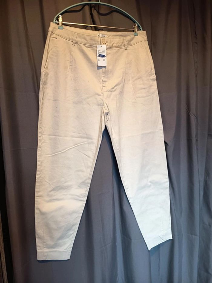 Jeans homme homme grande taille. Marque C . Couleur beige.
