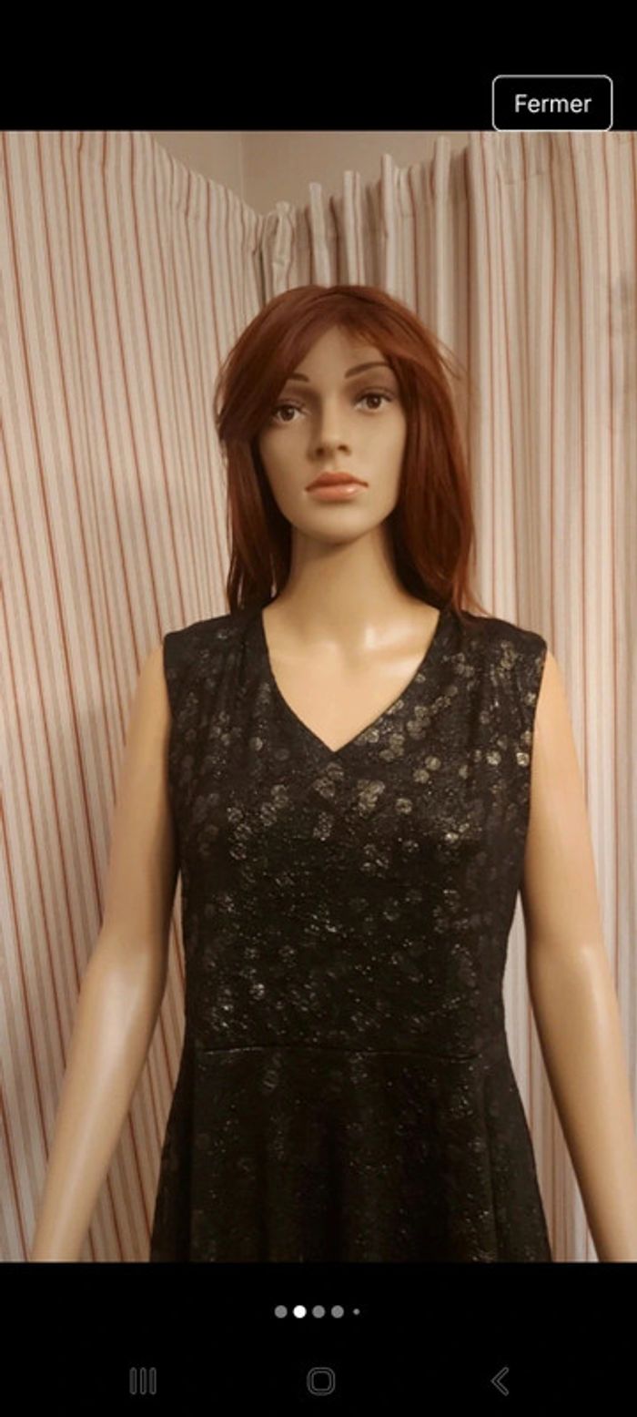 Jolie Robe noir brillant Cassis taille 42 - photo numéro 2