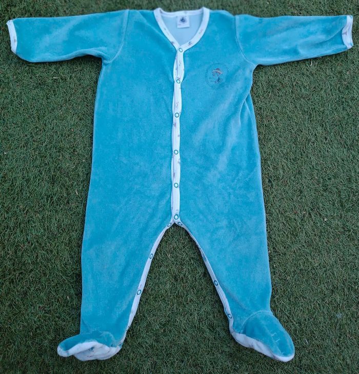 Beau petit pyjama bleu