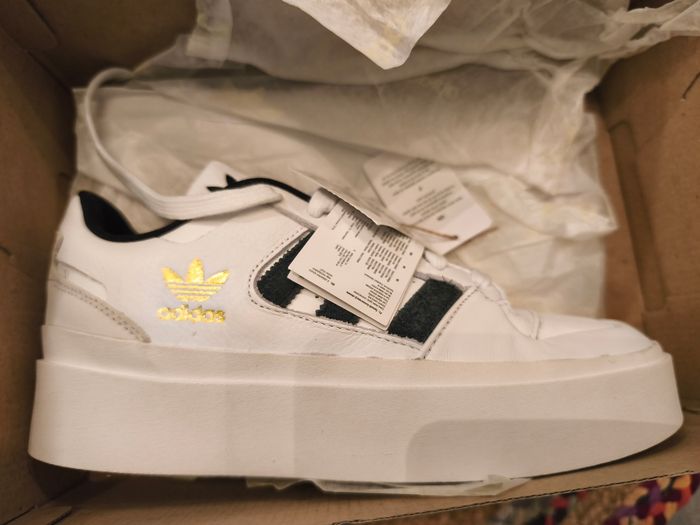 Chaussures adidas neuve pointure 39 - photo numéro 5