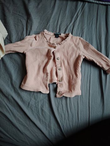 Gilet couleur vieux rose taille 3 mois 
