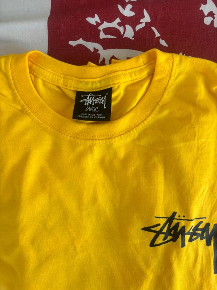 T-shirt Stussy Rework taille M/L jaune moutarde motif « araignée boule de billard n8 » - photo numéro 2