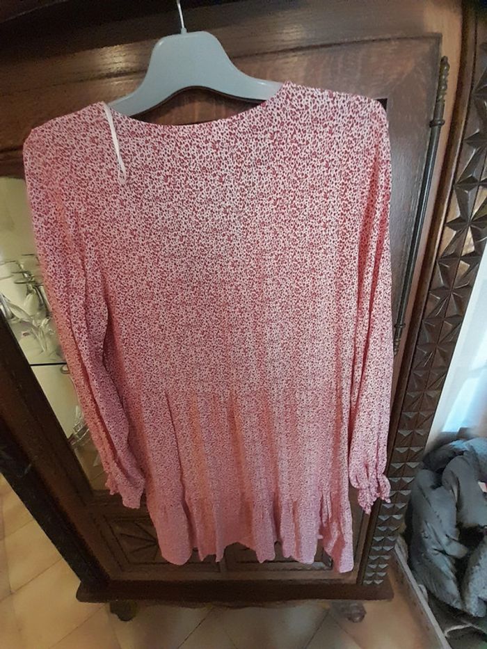 Robe fond rose motifs rouge - photo numéro 2