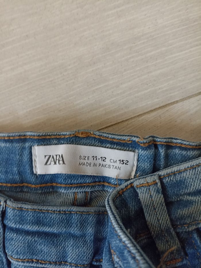 A vendre Jeans, cargo et jupe salopette, entre 9 et 13 ans a vendre - photo numéro 2