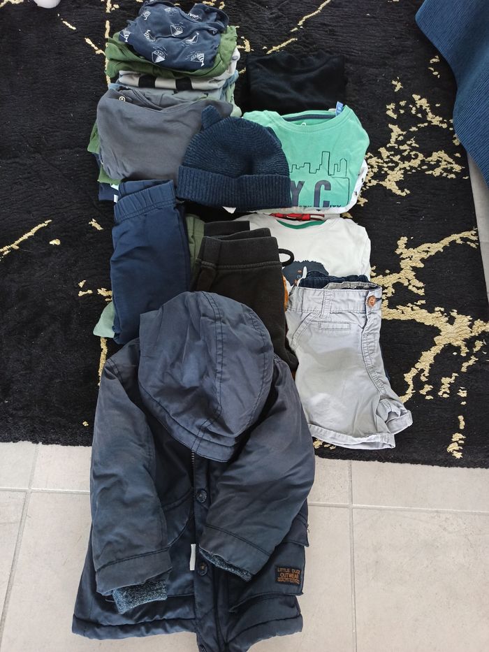 Lot vêtements garçon 24.mois