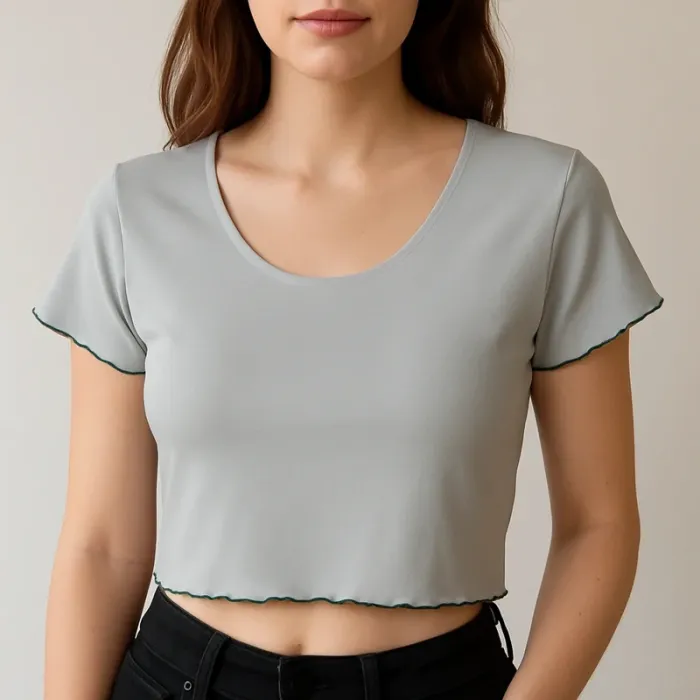 Crop top gris manches courtes liseré vert foncé taille S. 36
