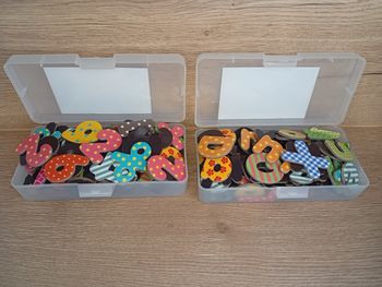 Lot 2 boîtes aimants chiffres et lettres 
