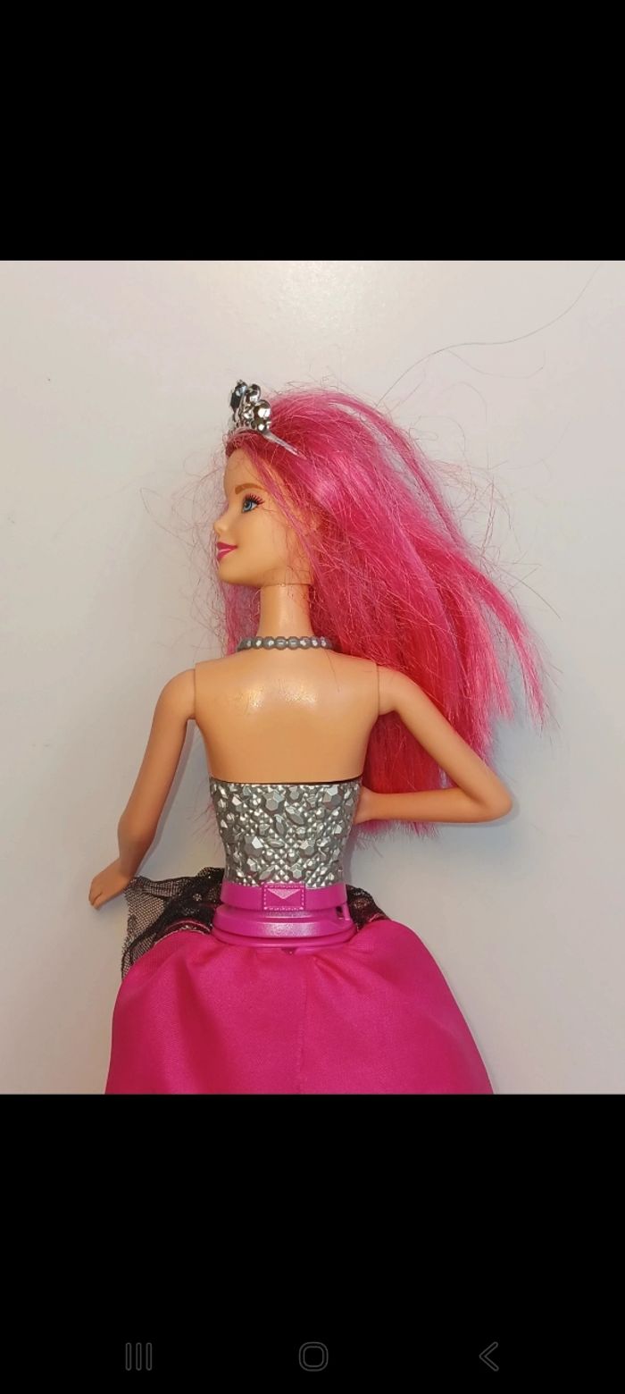 Poupée mattel barbie Rock N' Royals rose  fonctionne a piles 
Barbie chante fonctionne - photo numéro 5