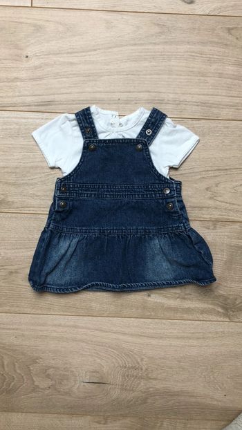 Robe salopette en jeans taille trois mois