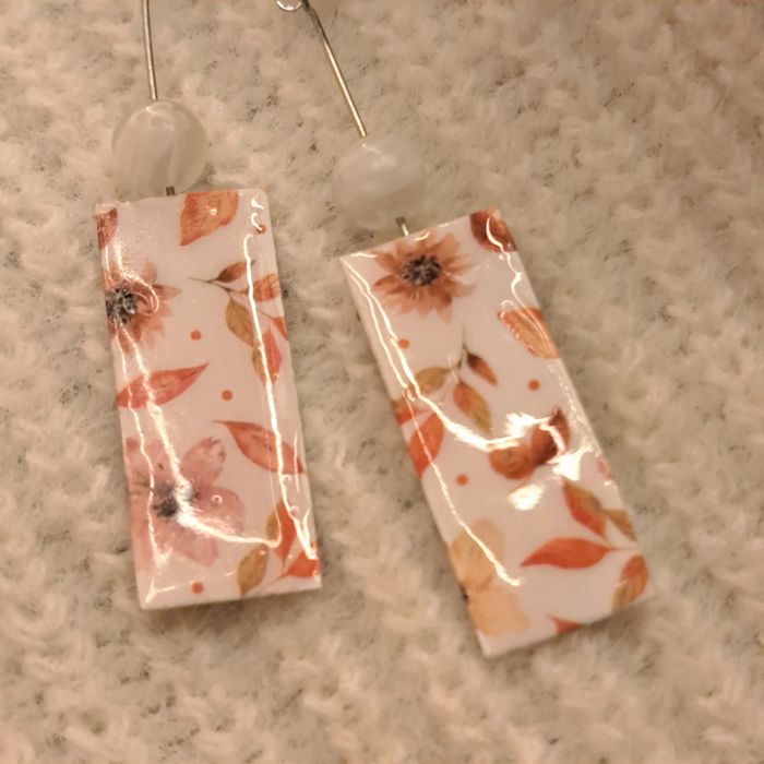Boucles d'oreilles pendante rectangulaire orange et blanche - photo numéro 3