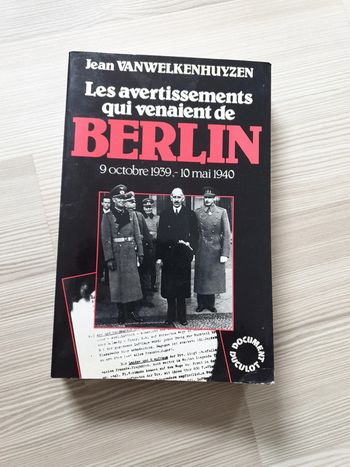 Livre Les avertissements qui venaient de Berlin