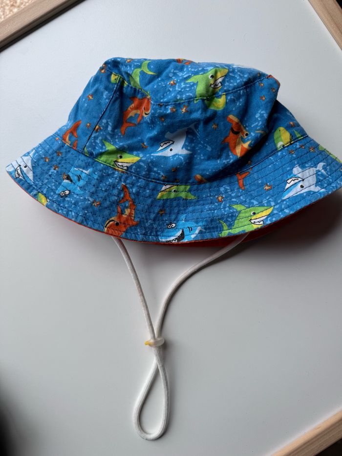 Chapeau bob été UV 52cm Requins