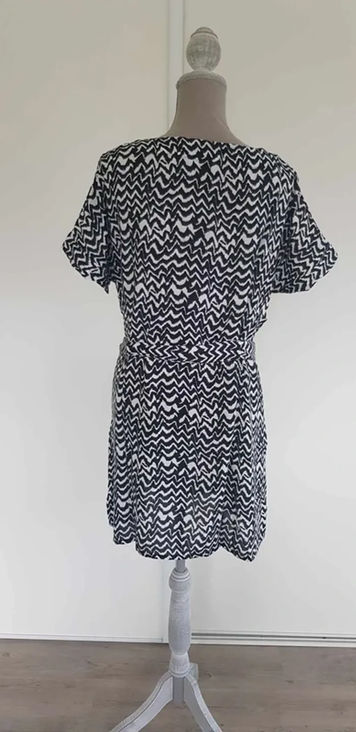 Robe fluide manches courte - photo numéro 3