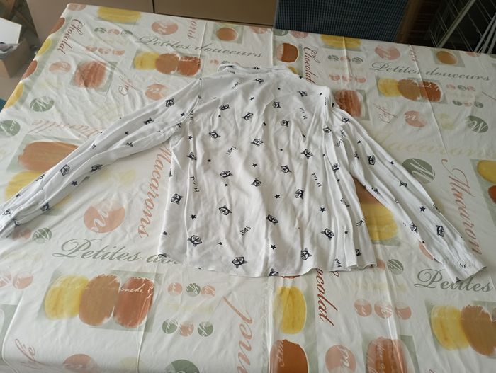 Chemisier manches longues blanc imprimé noir C&A  146/152 cm 3€ - photo numéro 3