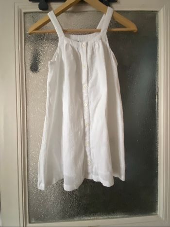 Robe blanche à bretelle Te