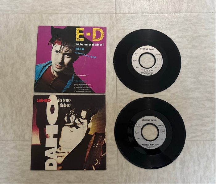 Lot 2 vinyles 45 tours Etienne Daho bleu comme toi et des heures indoues