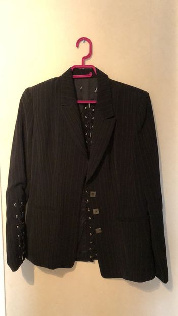 Veste noire à rayure