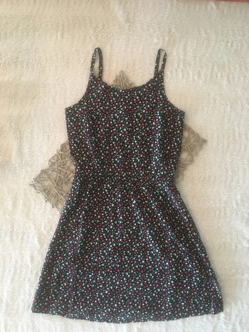 Superbe robe à fleurs et bretelles