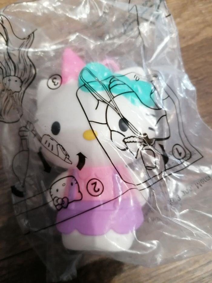 Hello Kitty + barrette Happy Meal