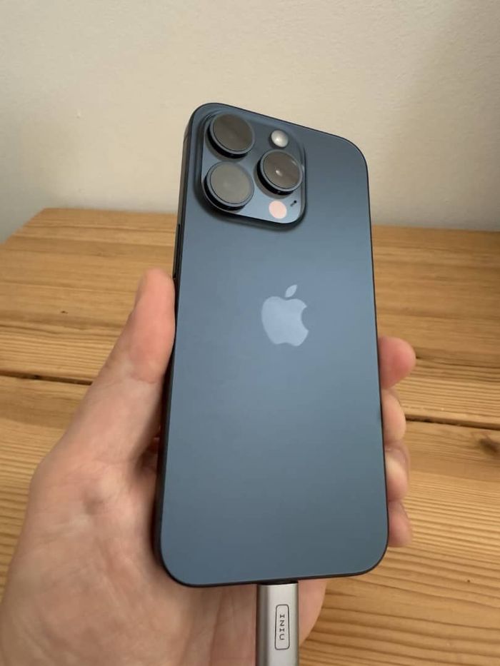 iPhone_16_pro_prox
