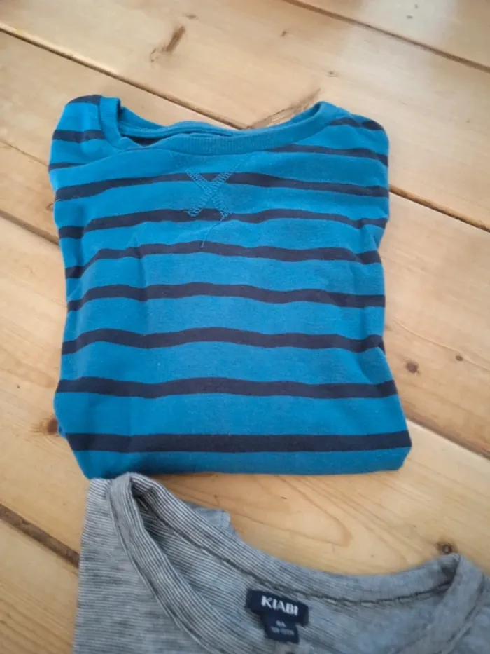 lot trois hauts manches longues 8ans - photo numéro 3