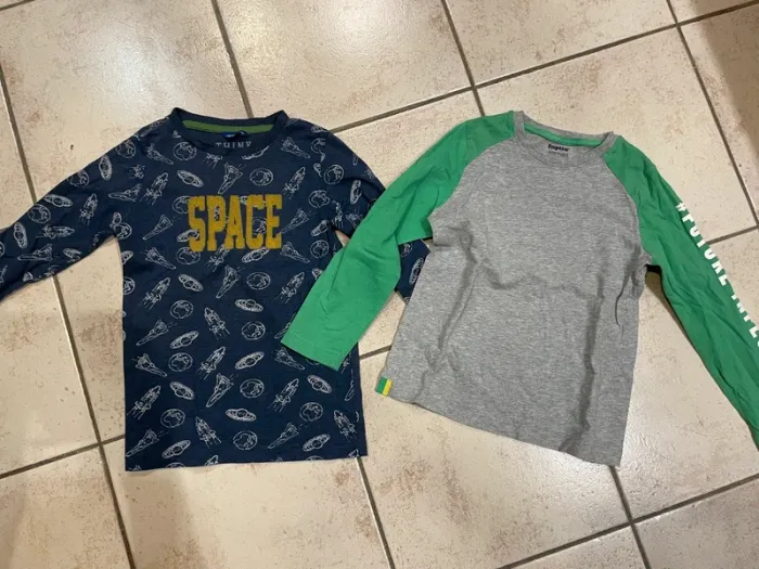 2 teeshirts manches longues 110/116cm