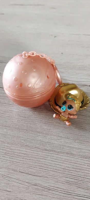 Boule LOL Surprise porte clef, avec bébé et chapeau pour poupée
