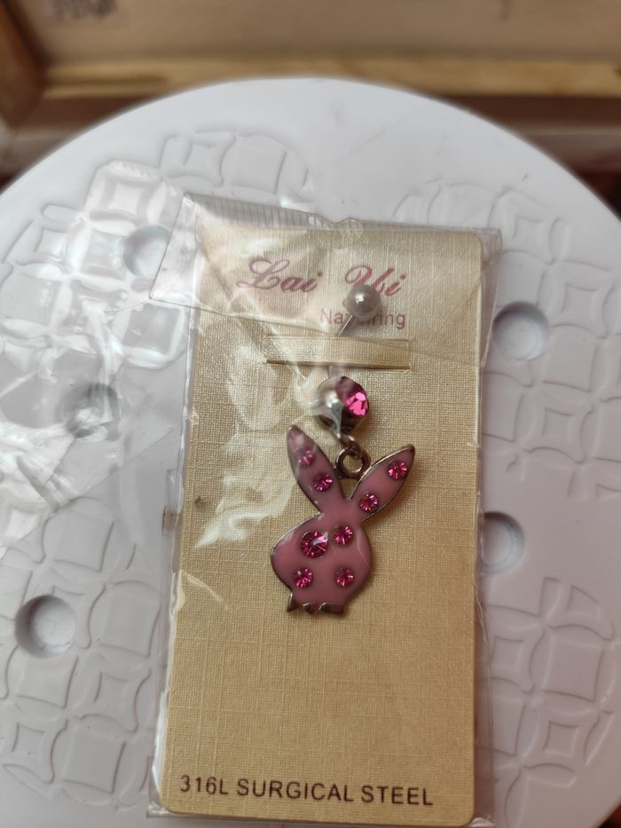 Piercing nombril lapin neuf sous blister