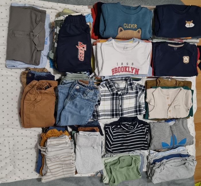 Lot vêtements 24 mois + porte-clé