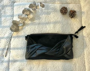Pochette noire cuir