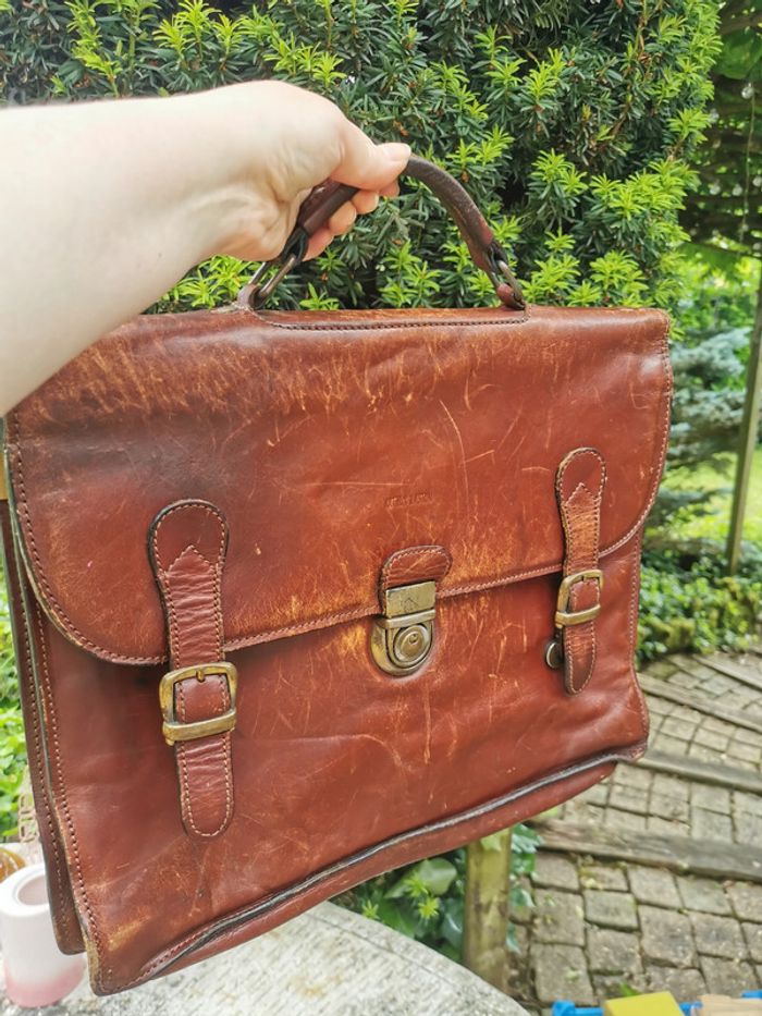 Serviette vintage en cuir Arthur & Aston