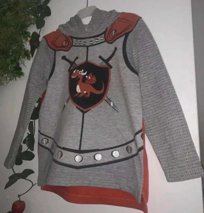 Pull armure avec un dragon pour enfant Halloween