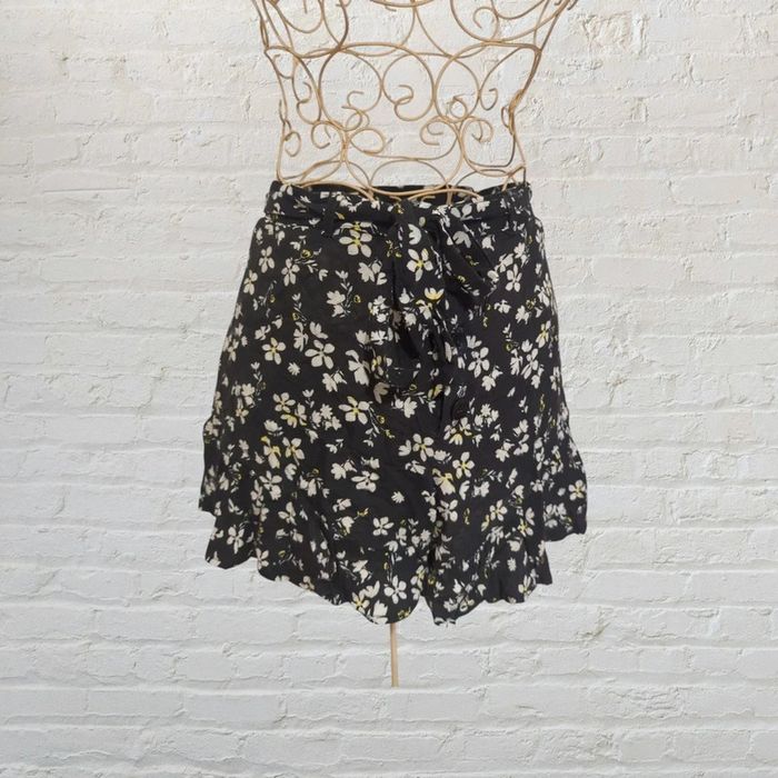 Magnifique short noir fleuri Pull & Bear Taille S - photo numéro 4