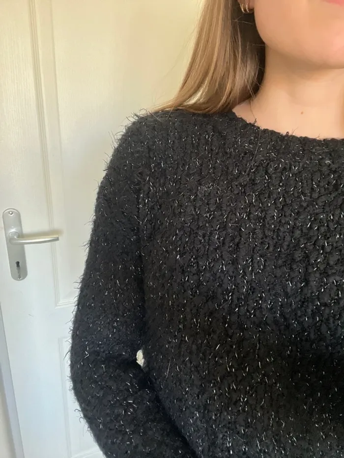 Pull noir et fil d’argent - photo numéro 4