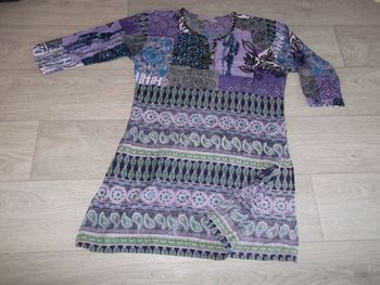 Robe LEMON COLLECTION légère tons violets, bleus, verts et noirs taille M NEUVE