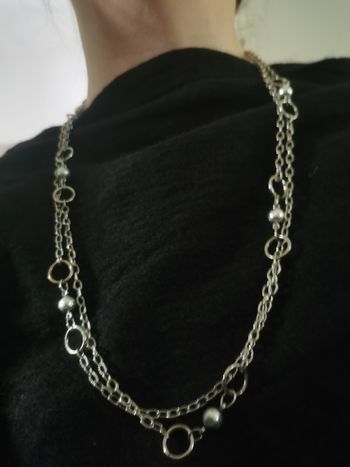 Sautoir en chaîne, anneaux et perles argentés en 2 rangées