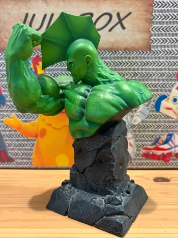 Bust de savage dragon comics